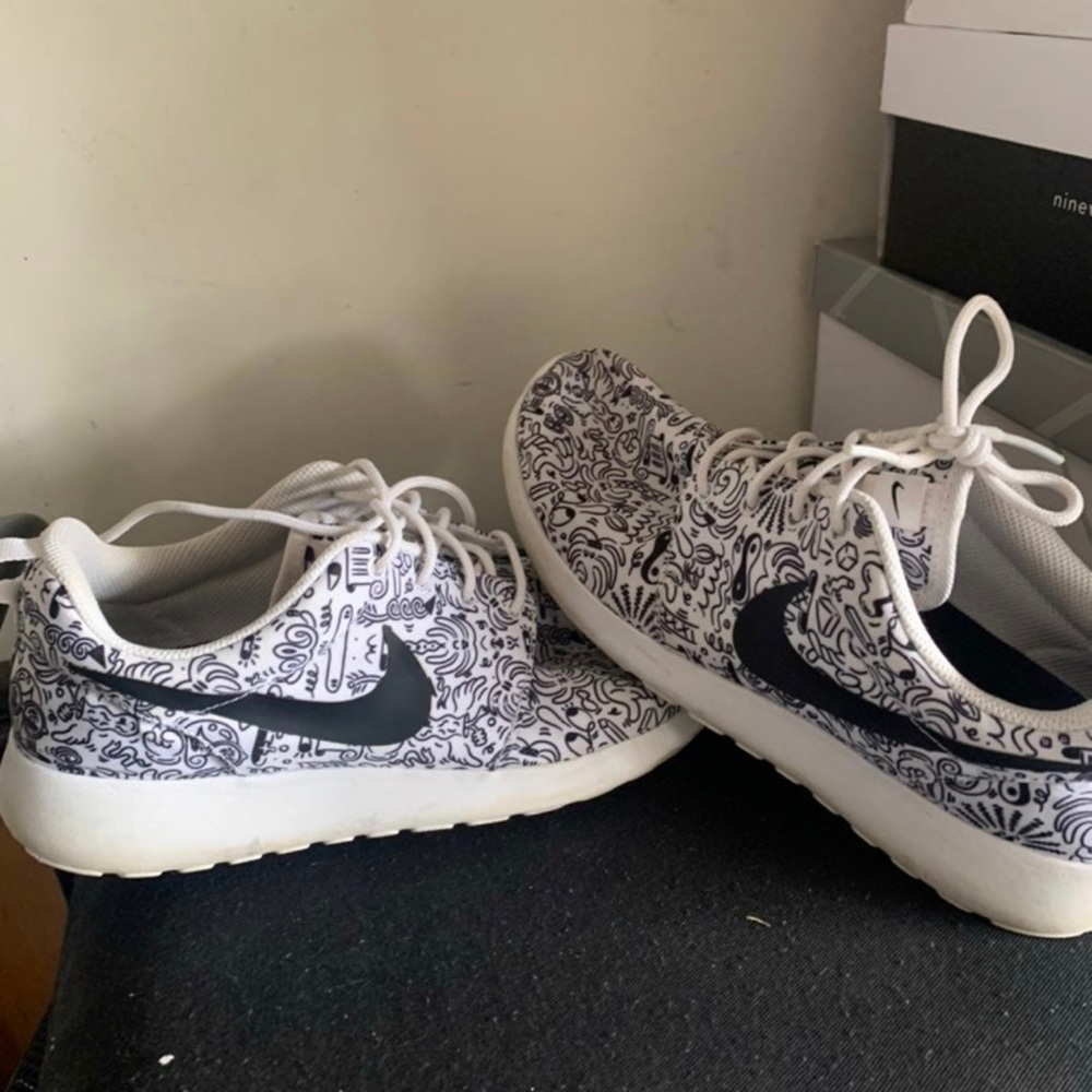 nike roshe print doodle sketches